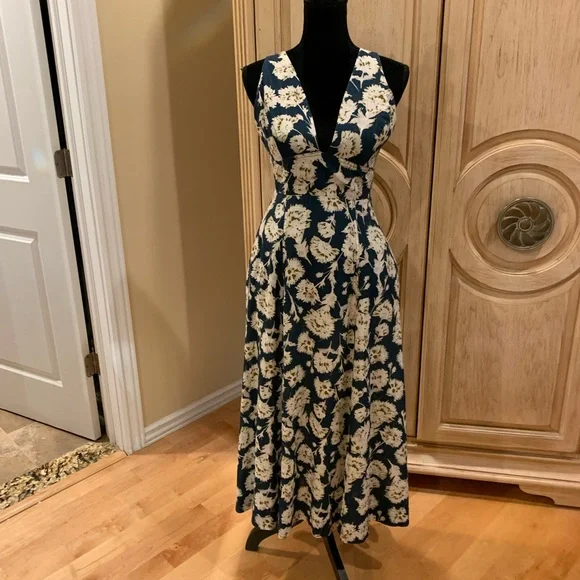 Nicholas Haisley green floral Dress Size 4 NWT